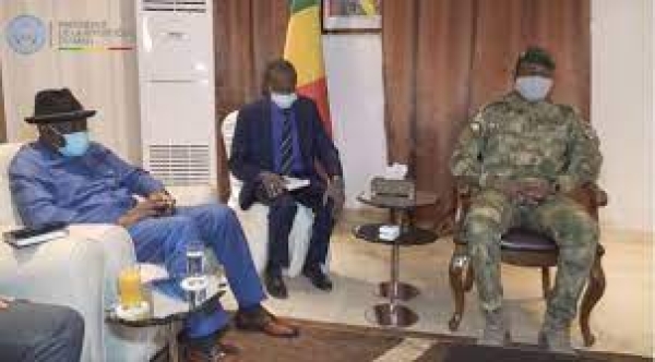 Reprise des négociations sur la durée de la transition : la CEDEAO tend à nouveau la perche à la junte militaire malienne